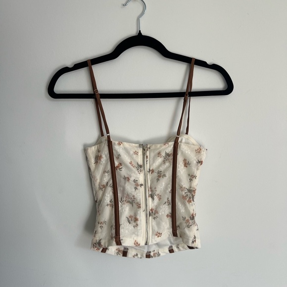 Chic Floral Cream and Brown Crop Top - Picture 5 of 5